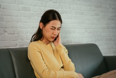 TMJ and diet, foods that worsen TMJ pain, foods that help TMJ pain, jaw pain and inflammation, TMJ flare-ups and food triggers, Oakland chiropractor for TMJ, Equilibrium Spinal Care